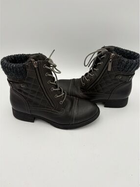 STQ Woman’s 8 1/2 Stylish Combat Boots Black Quilted Knit Cuffs Side Zippers